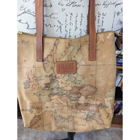 Alviero martini 1st classe map shoulder bag - Picture 2 of 7